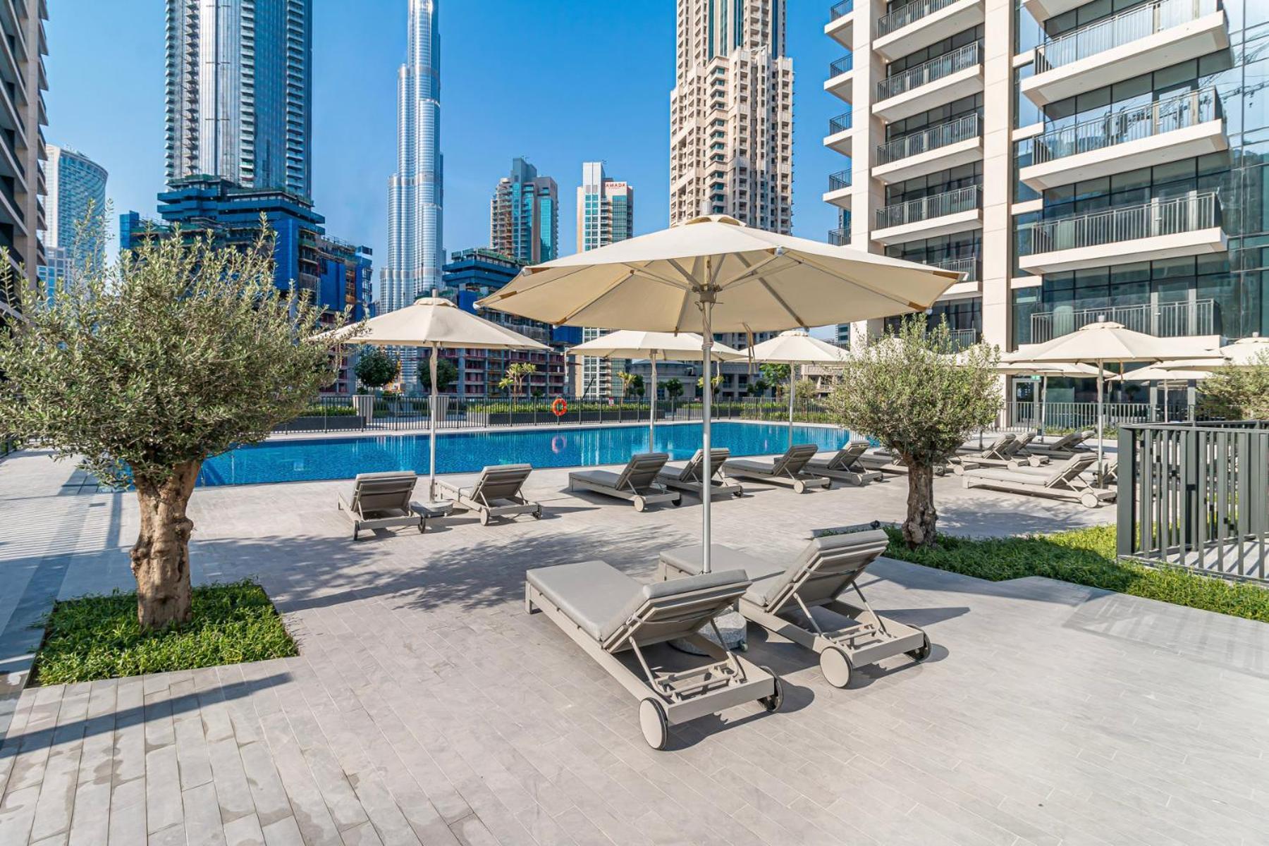 Nox Spacious 3br In Boulevard Crescent Tower Summer Apartment Dubai
